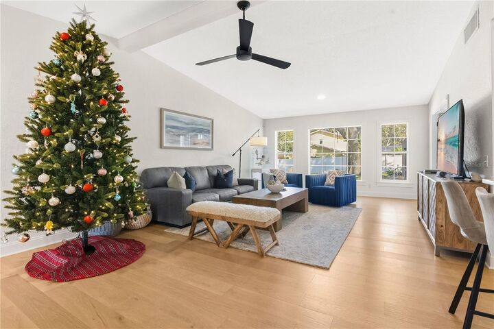 Property Photo: 1209 Main Street FL 34786