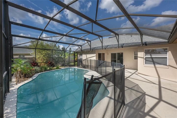 Property Photo: 677 Lagoon Drive FL 32765