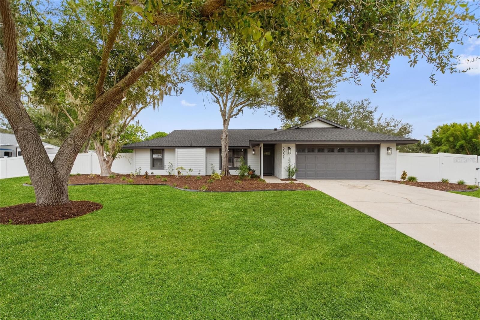 Property Photo:  2054 Racimo Drive  FL 34240 