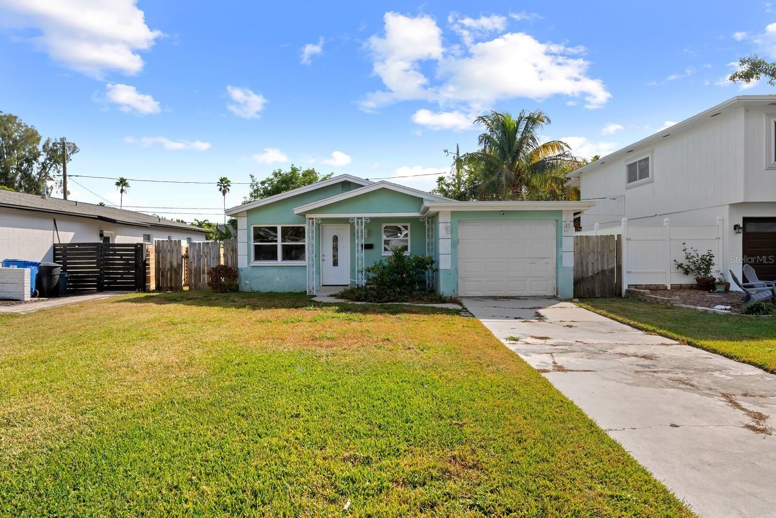 Property Photo:  1758 Maryland Avenue NE  FL 33703 