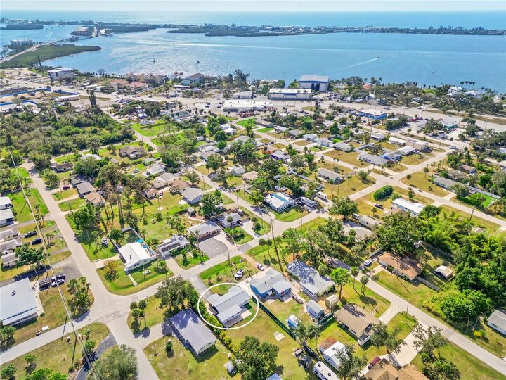 Property Photo:  180 E Horton Avenue  FL 34223 