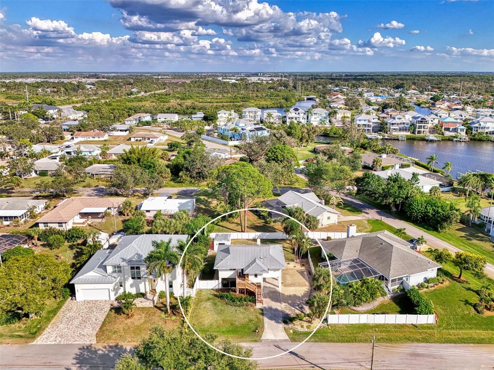 Property Photo: 812 Garland Avenue FL 34275