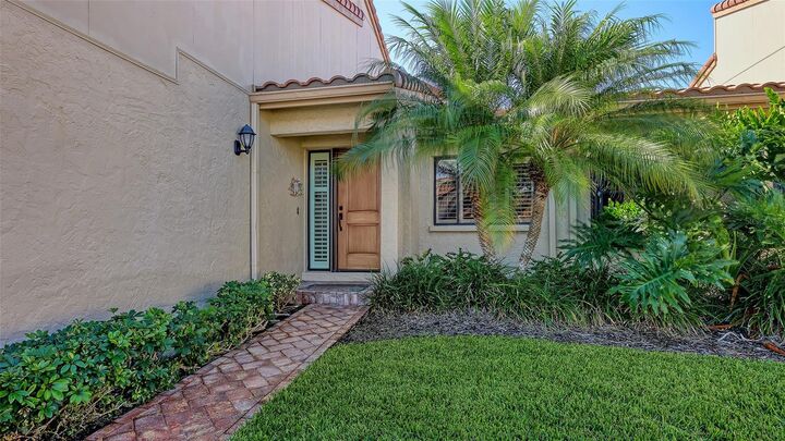 Property Photo:  2367 Harbour Oaks Drive  FL 34228 