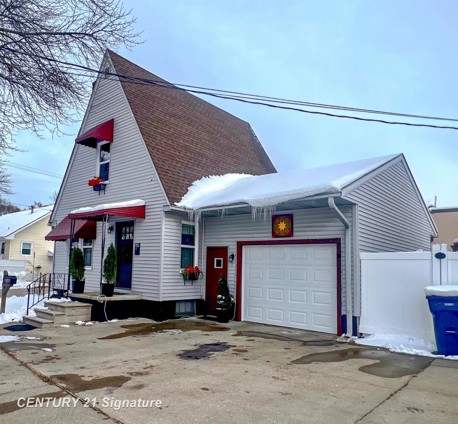 Property Photo:  102 N Hampton Street  MI 48708 