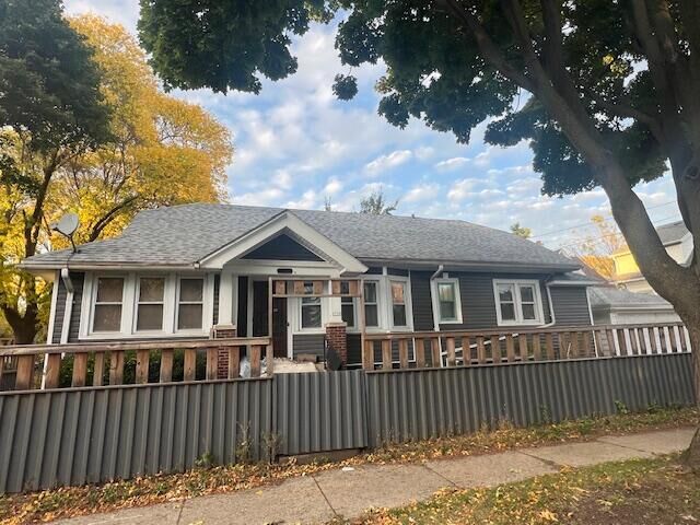 Property Photo:  1732 W Scott St  WI 53204 