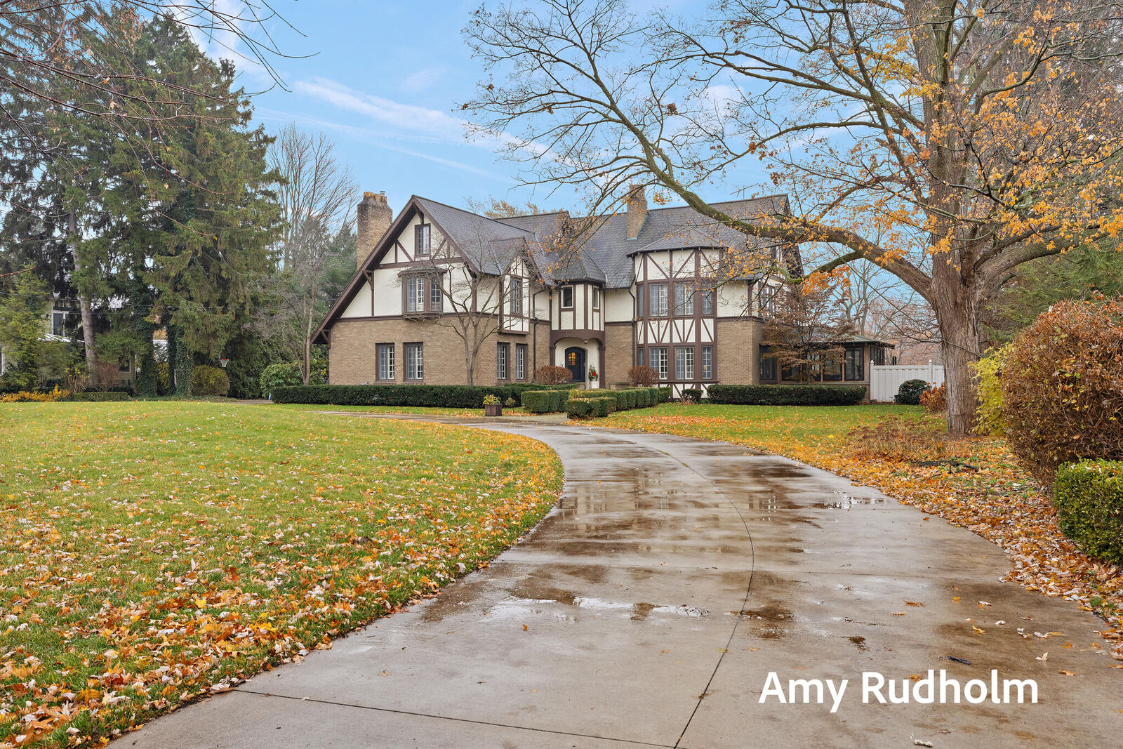 Property Photo:  522 E River Street  MI 49456 