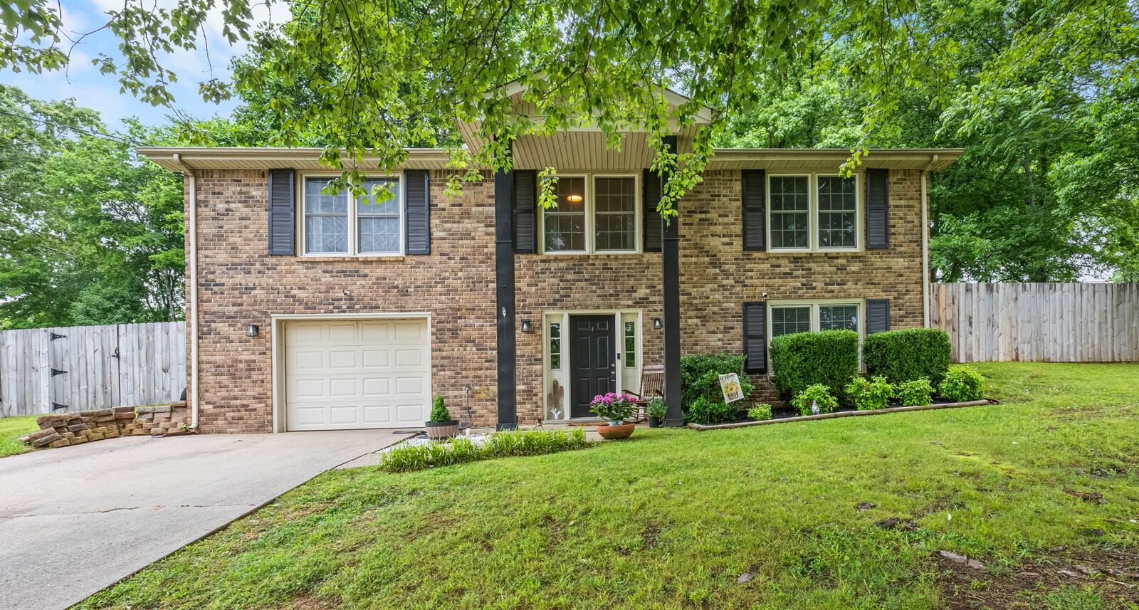 Property Photo: 404 Warren Cir TN 37040