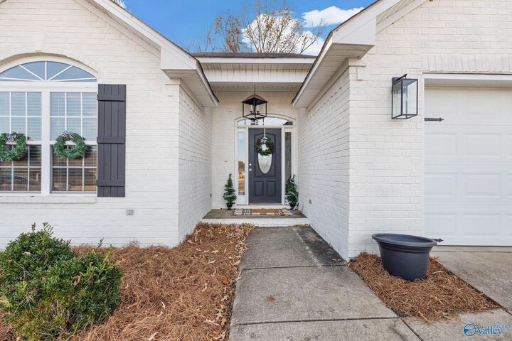 Property Photo:  58 Walter Lane  AL 35603 