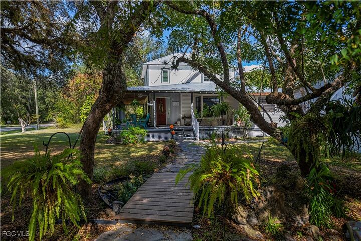 Property Photo: 105 S Oak Street FL 33935