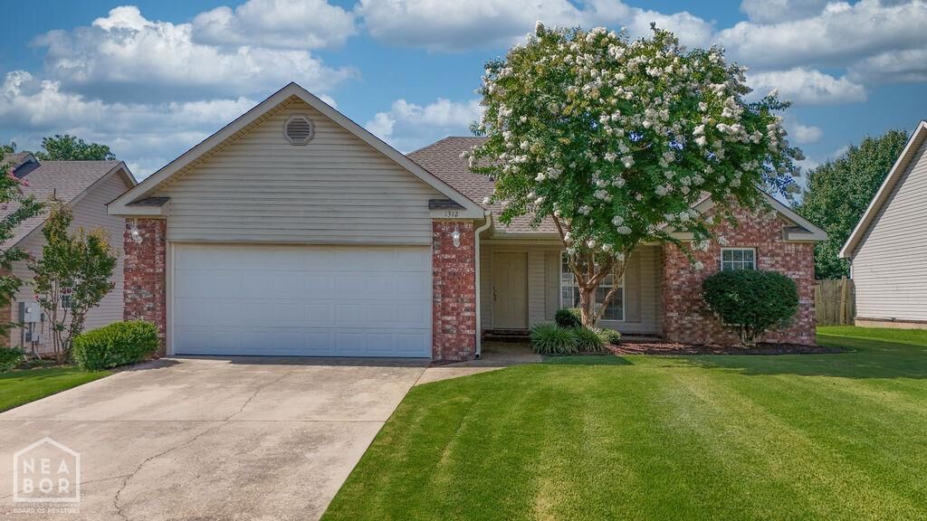 Property Photo:  1312 Hemingway Circle  AR 72405 