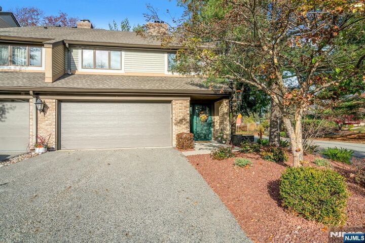 7 Sandburg Court  Mahwah NJ 07430 photo