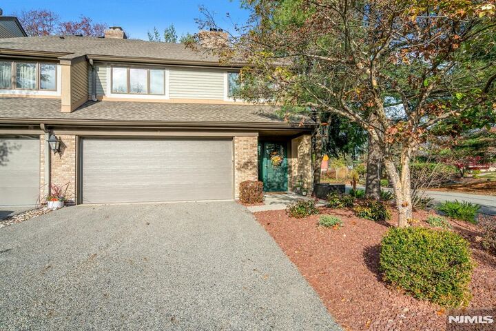 7 Sandburg Court  Mahwah NJ 07430 photo