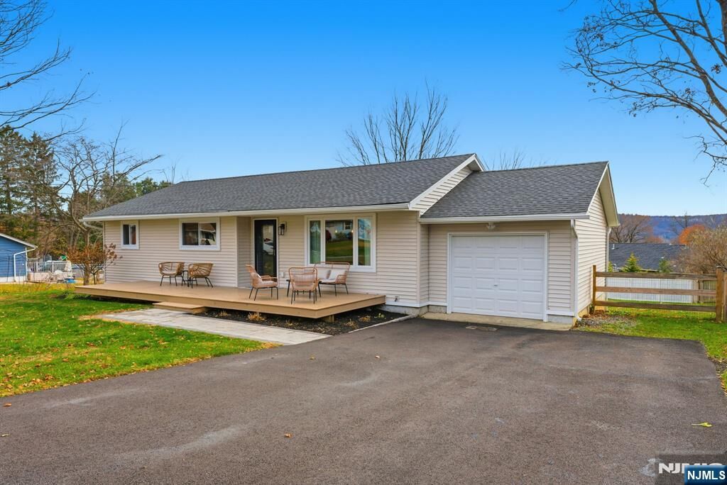 Property Photo:  102 Sunnyview Avenue  NJ 07840 