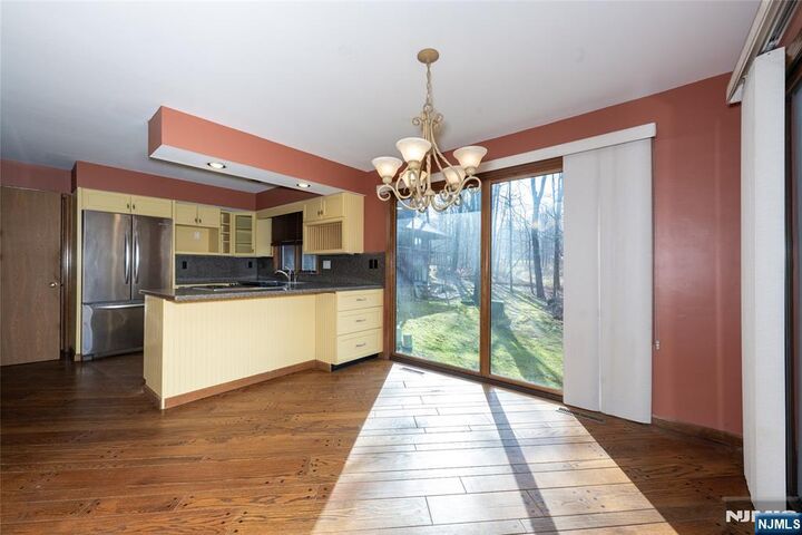 Property Photo:  17 Village Way 7  NJ 07462 