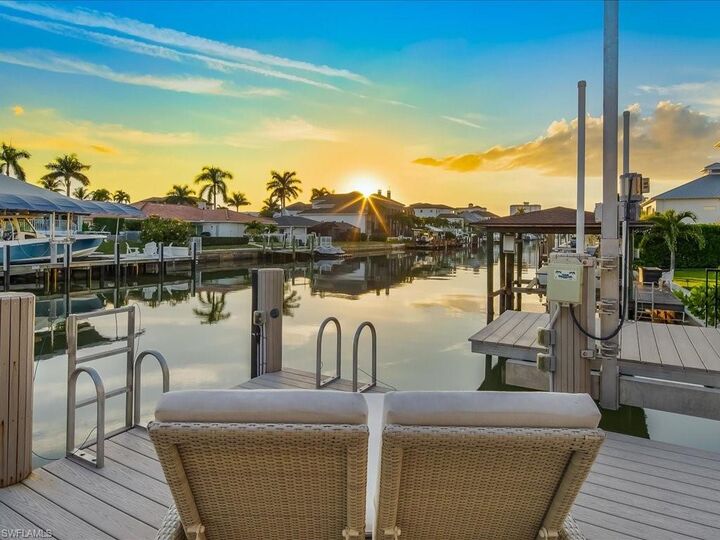 Property Photo: 360 Heron Ave FL 34108