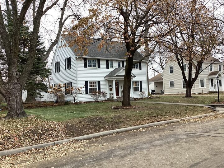 Property Photo:  210 Lee Place  MN 56007 