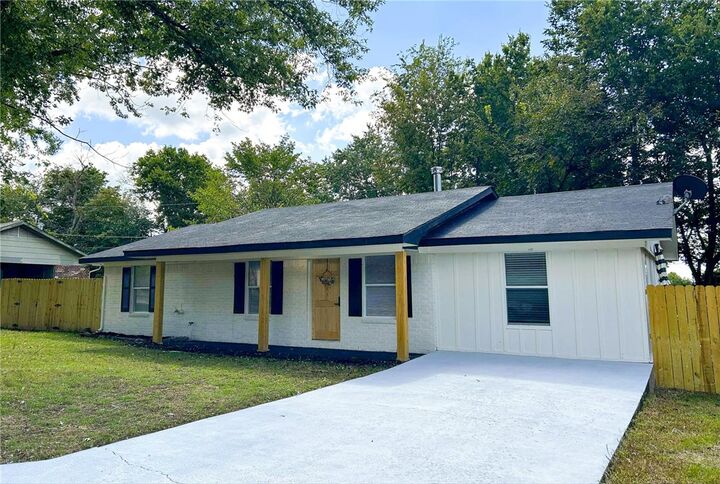 Property Photo: 809 Linda Street AR 72753