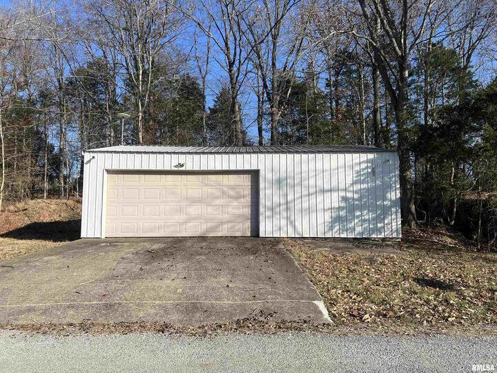 Property Photo:  611 Sunset Drive  IL 62959 