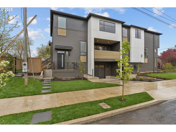 Property Photo:  3541 NE Emerson St  OR 97211 