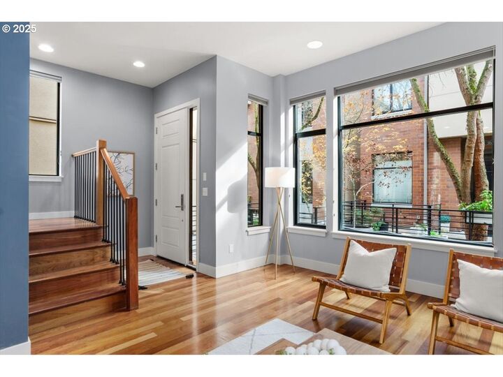 Property Photo:  1622 NW Riverscape St  OR 97209 