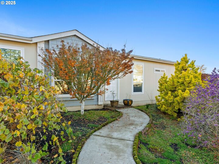 Property Photo:  17123 SW Eldorado Dr  OR 97224 