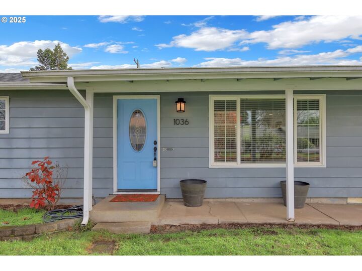 Property Photo:  1036 Oak St  OR 97448 
