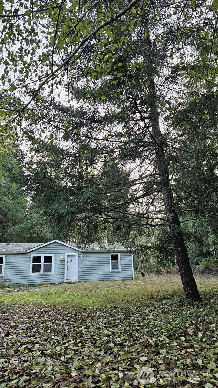 Property Photo:  1104 E Alderwood Road  WA 98528 