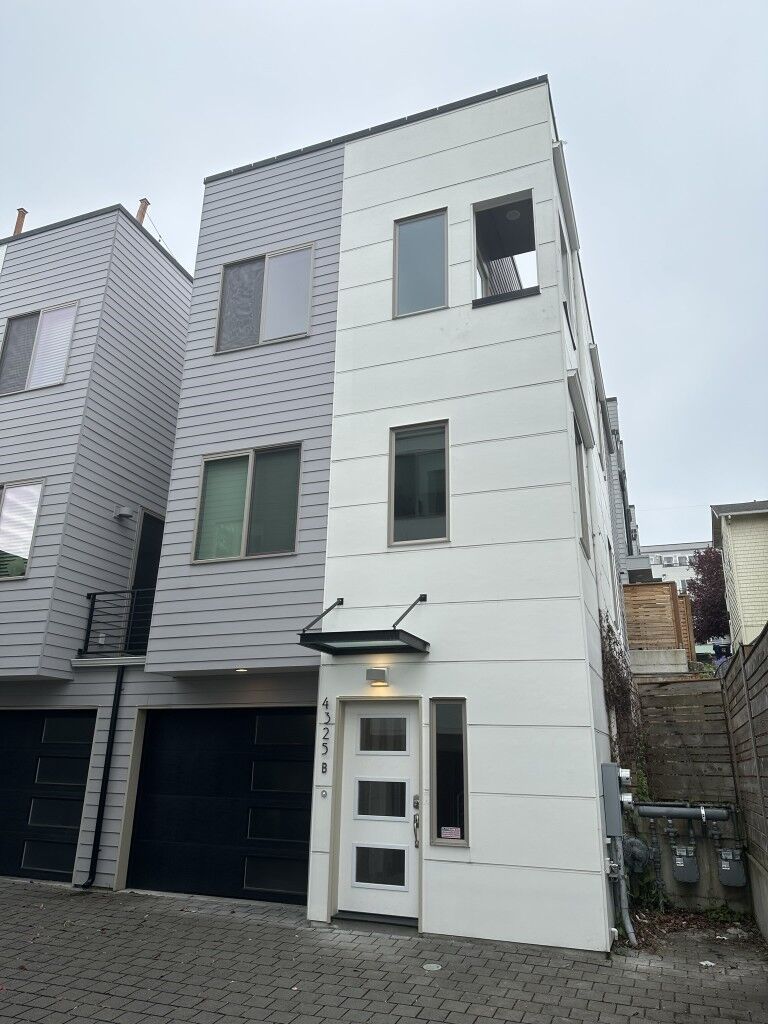 Property Photo:  4325  Whitman Avenue N B  WA 98103 