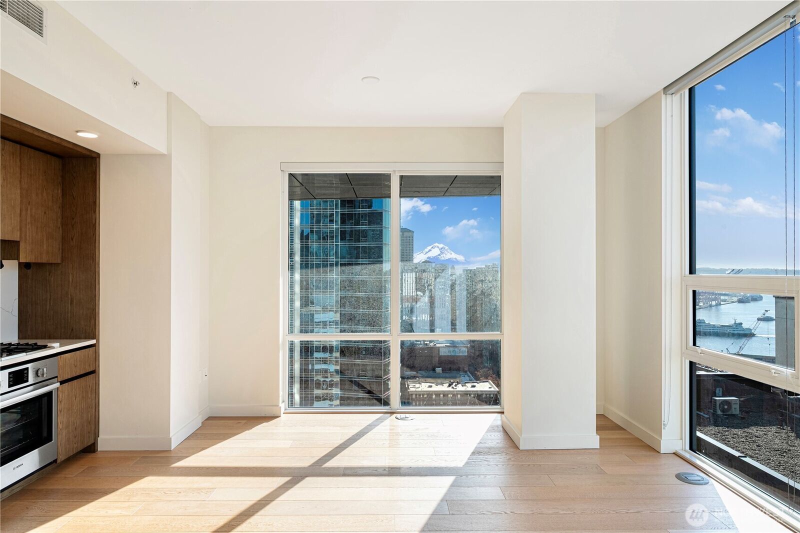 Property Photo:  121  Stewart Street 1605  WA 98101 