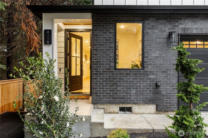 Property Photo:  4118  161st Avenue SE  WA 98006 