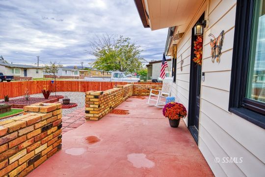Property Photo: 413 N Helena St CA 93555