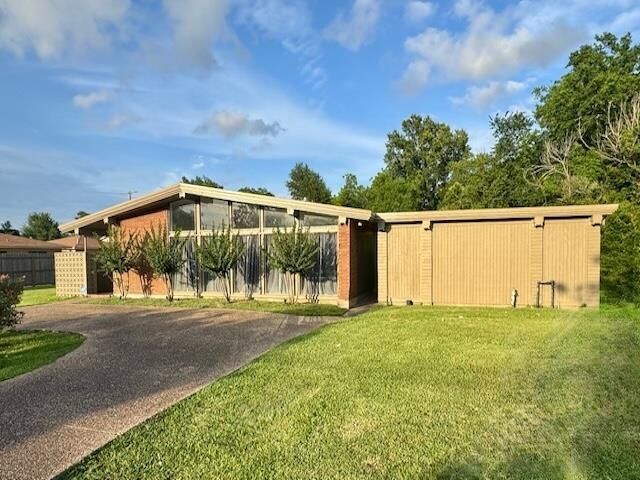 Property Photo: 2835 Palestine St TX 77701