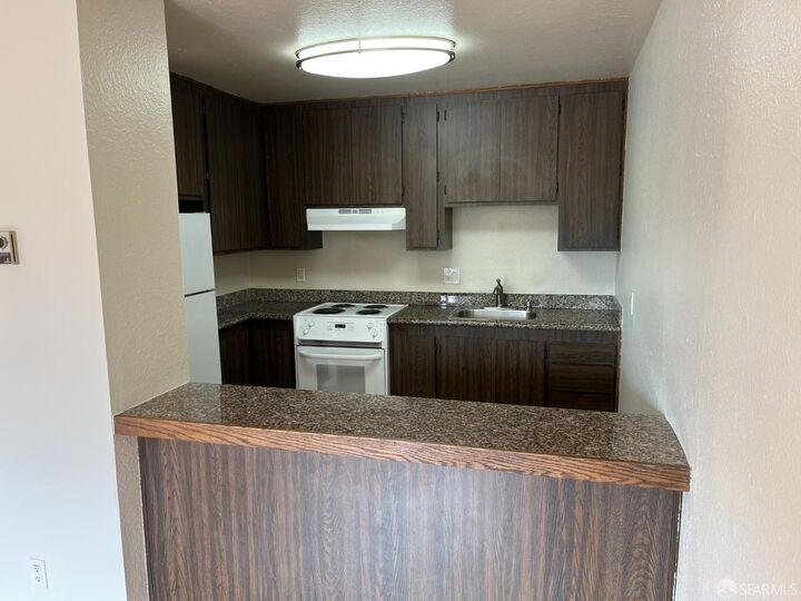 Property Photo: 370 Monterey Boulevard 104 CA 94131