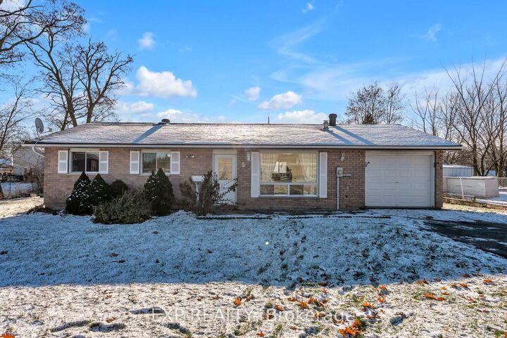 Property Photo:  5 Crawford Drive  ON K0K 2M0 