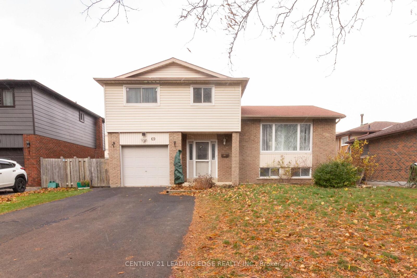 Photo de la propriété: 69 Calais Street ON L1N 5M3