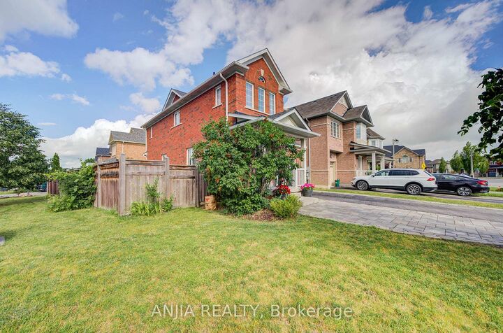 10 Ida Jane Grove  Whitchurch-Stouffville ON L4A 0S3 photo