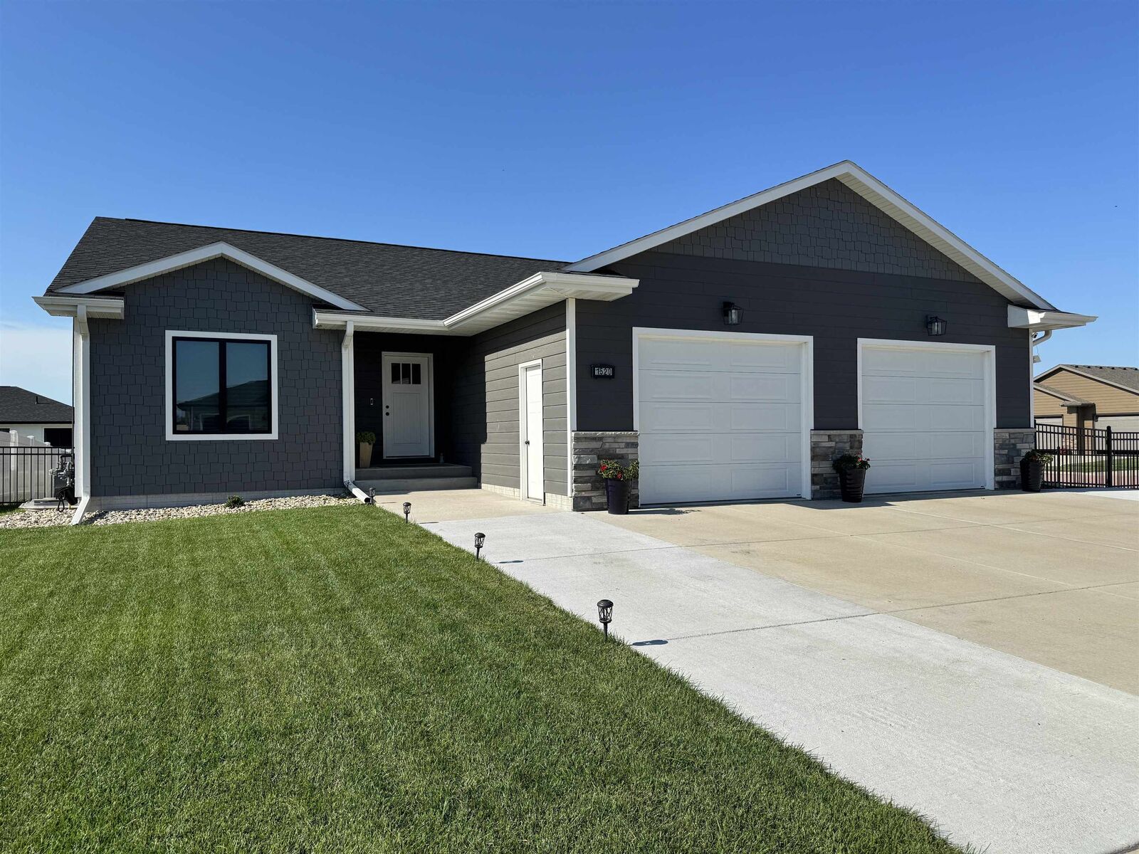 Property Photo:  1520 Joseph Circle  SD 57078 