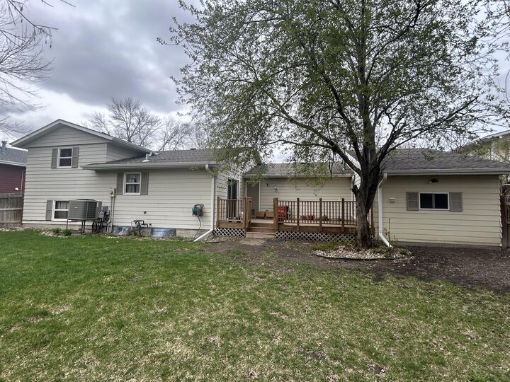 Property Photo: 610 NE 19th Avenue SD 57401