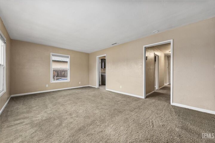 Property Photo: 2009 Margo Lane CA 93308