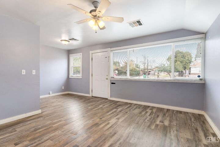 Property Photo:  315 Lincoln Avenue  CA 93308 