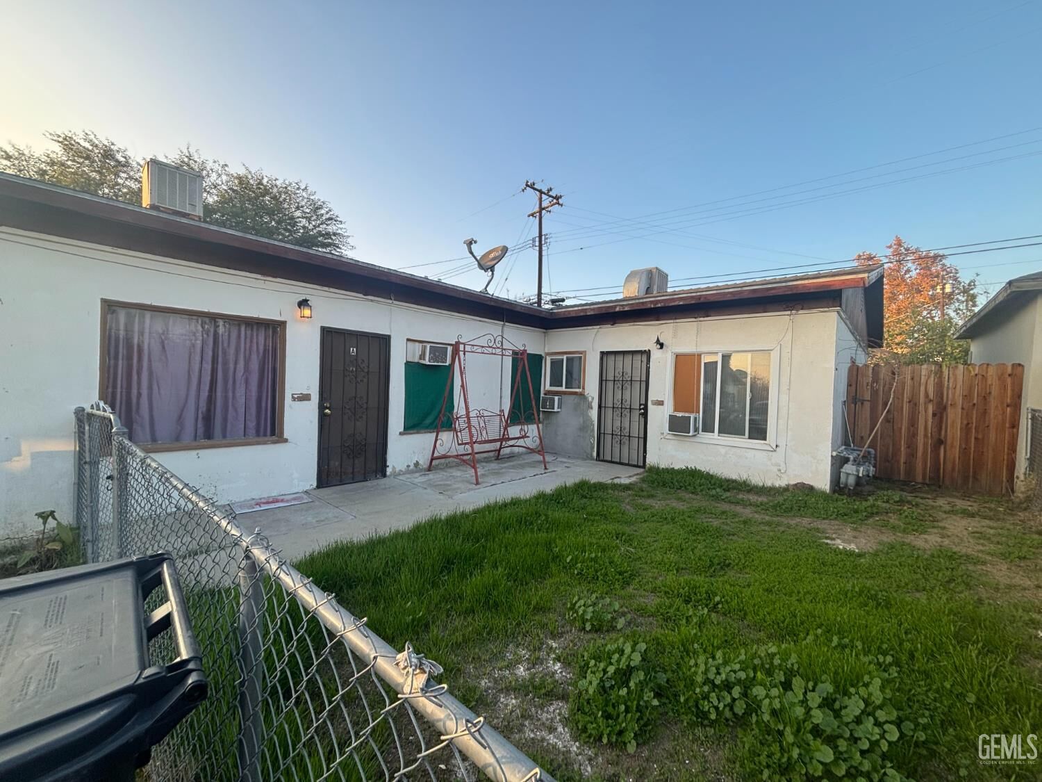 Property Photo:  2512 Niles Street  CA 93306 
