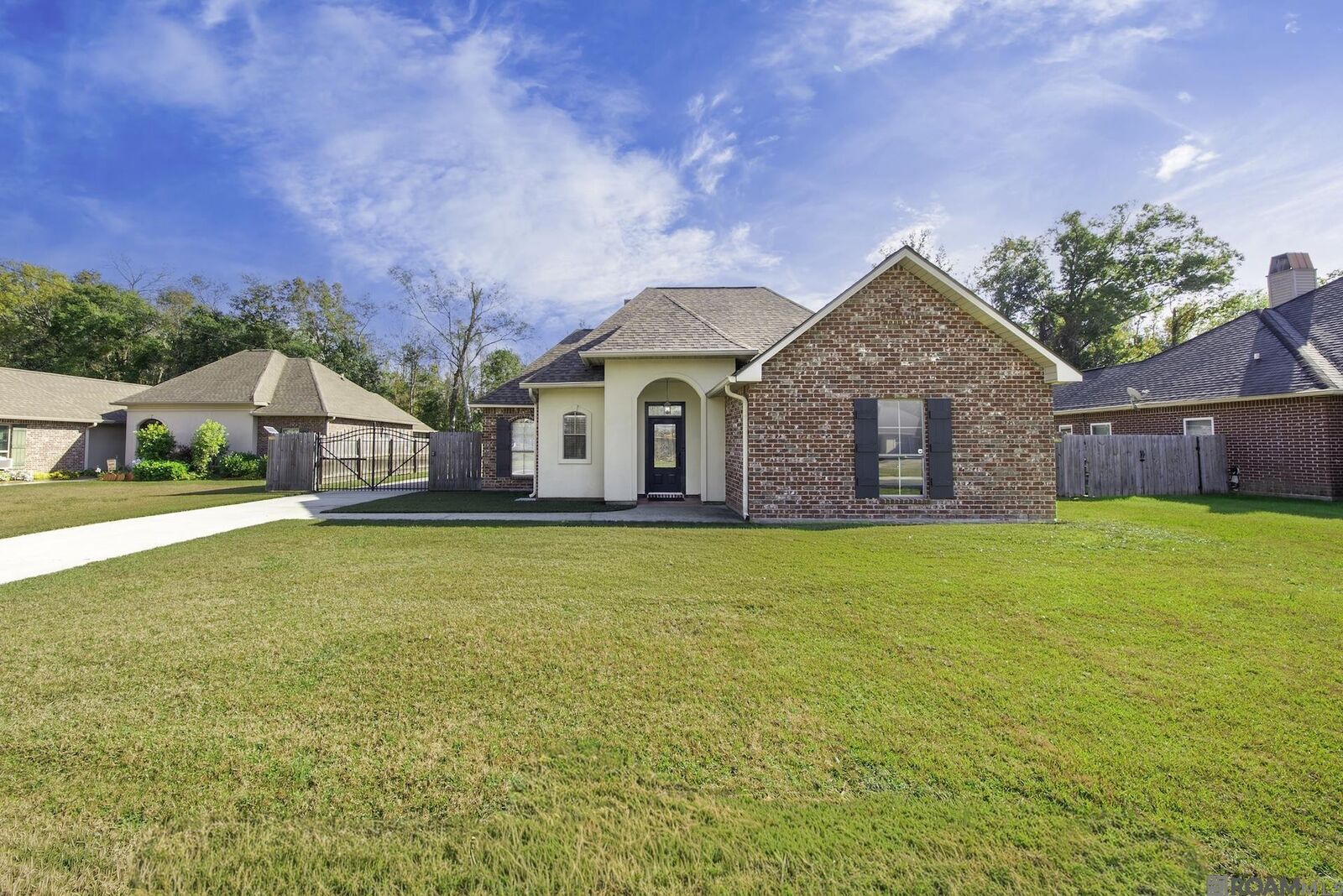 Property Photo:  8506 M'S Cv  LA 70778 