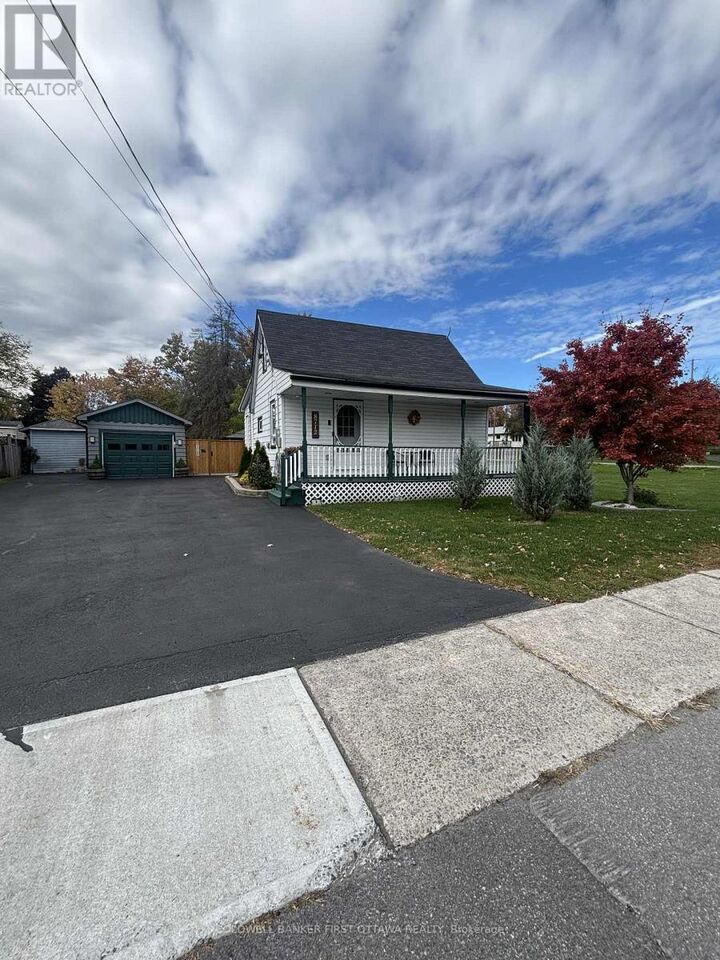 Property Photo:  8712 Bank Street  ON K0A 3J0 