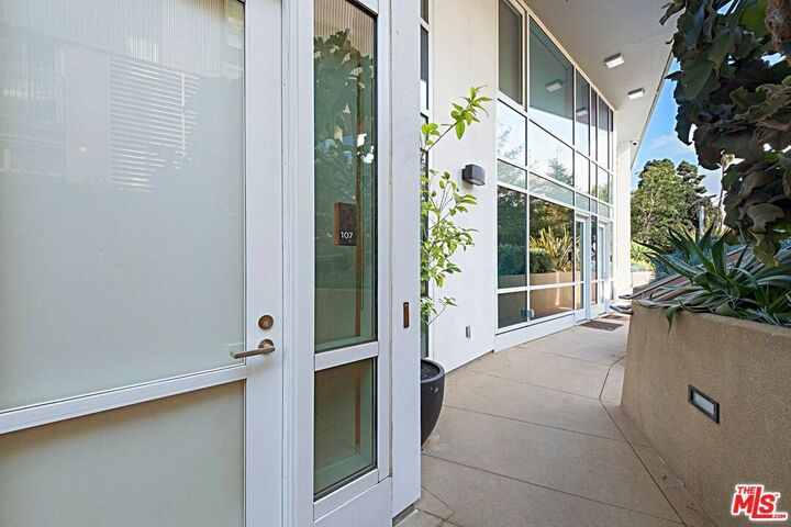 Property Photo: 1705 Ocean Ave CA 90401