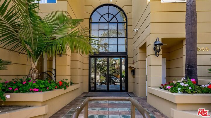 Property Photo: 10555 Ashton Ave CA 90024