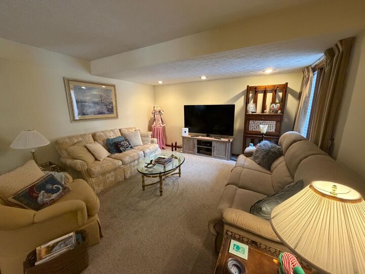 Property Photo: 2438 Sherwood Villa OH 43221
