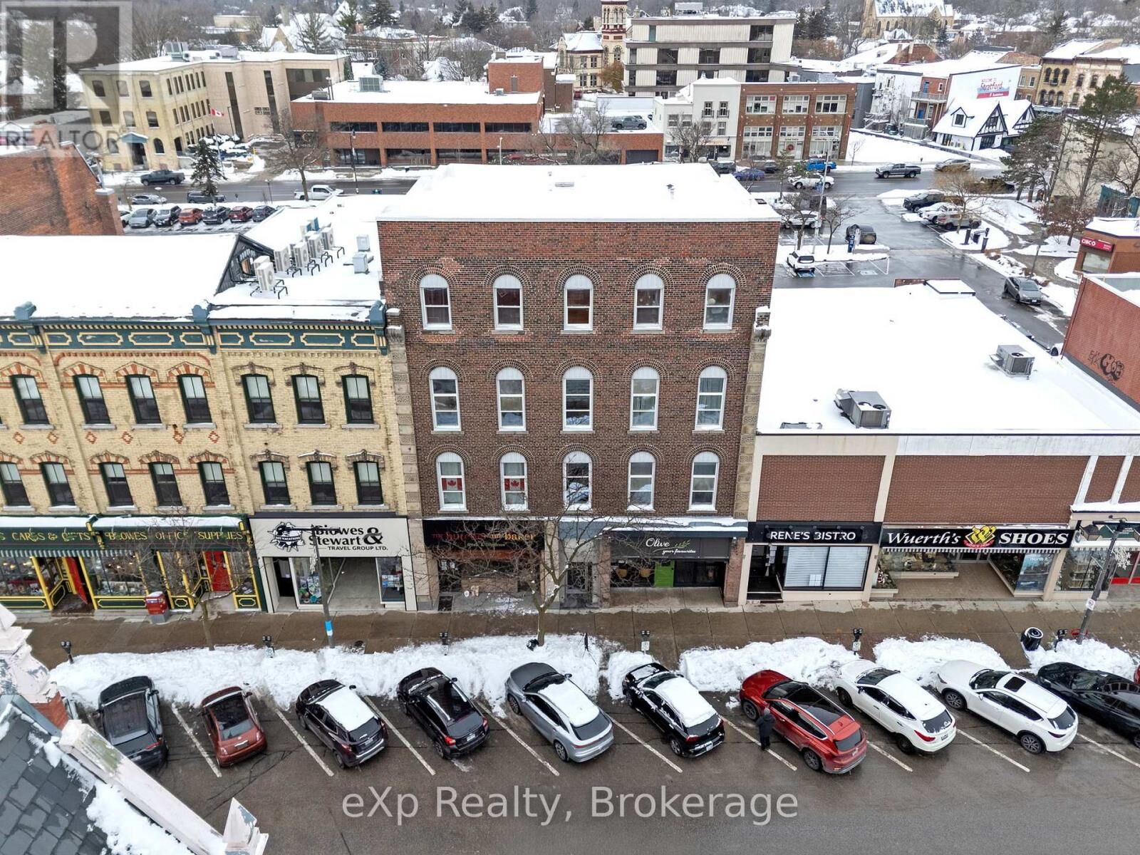 Property Photo:  24 Wellington Street 9  ON N5A 2L2 