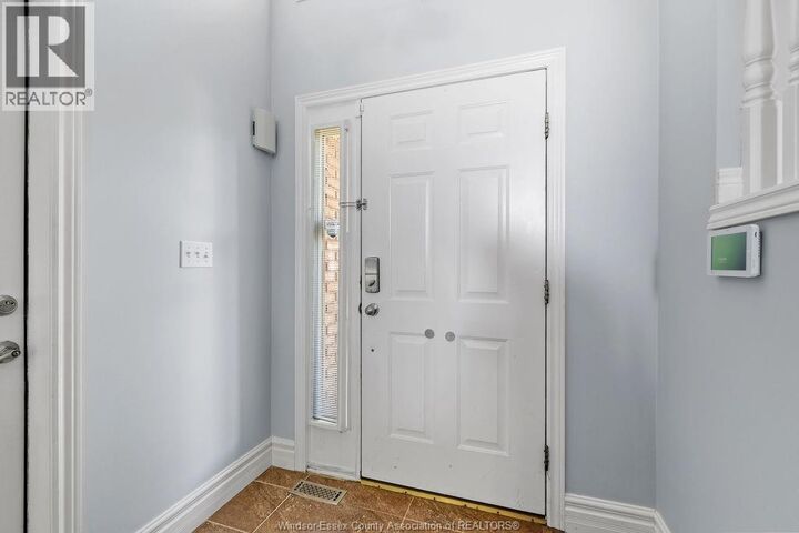 Property Photo:  707 Sarah Court Upper  ON N9G 2Y7 