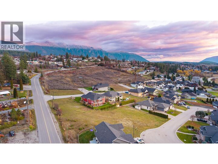 Photo de la propriété:  1016 Purcell Crescent  BC V0B 1G3 