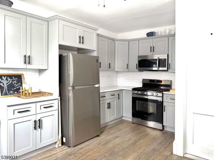 Property Photo: 18 Guenther Pl NJ 07055